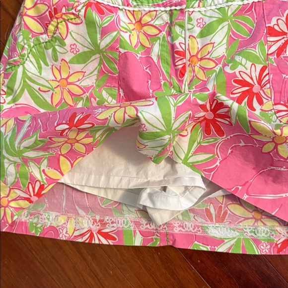 Lilly Pulitzer skort in the "Garden Vista" print. Size 6 - Picture 4 of 7